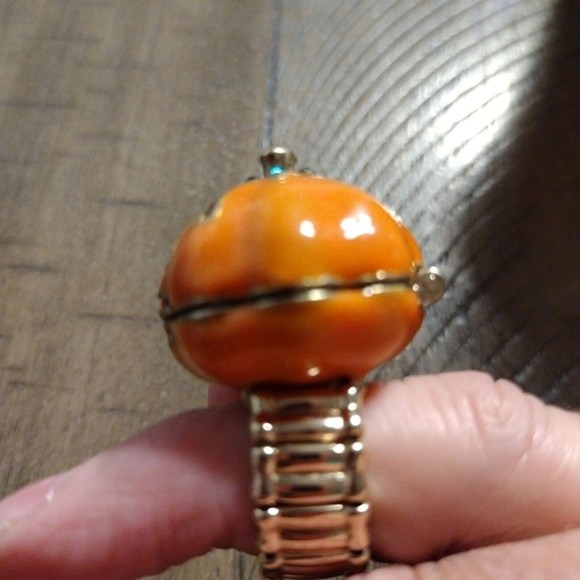 Jack O Lantern Loocket Ring - Picture 6 of 10